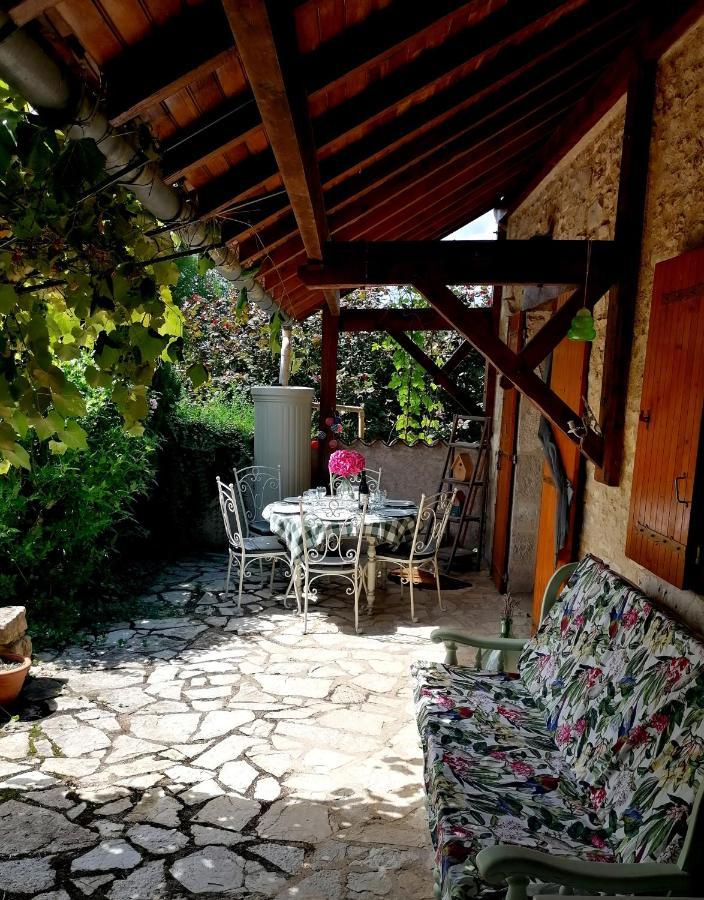 Vila La Fee Bleue Limeyrat Exteriér fotografie